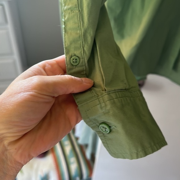 Green long sleeve button down - Picture 5 of 6